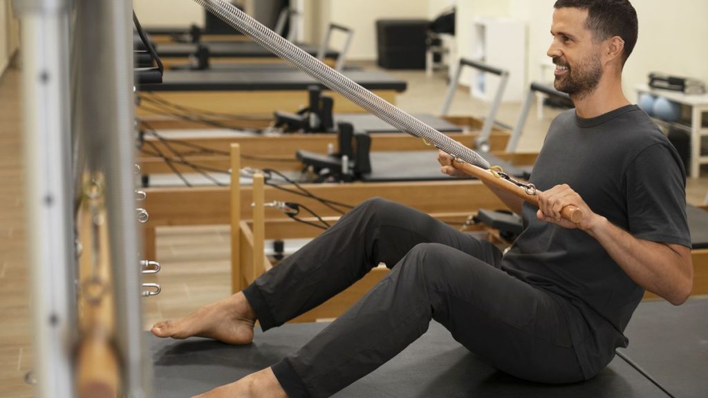 Pilates Pria: Maret 2026, Laki-Laki Mulai Berbondong-bondong ke Studio Pilates dan Tinggalkan Angkat Beban
